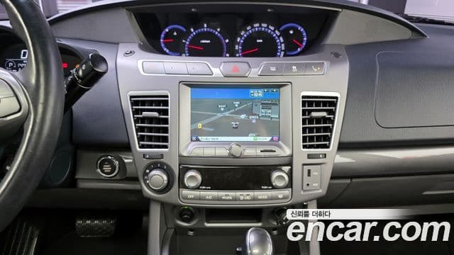 KG모빌리티(SsangYong) Korando 투리스모 4WD GT 9인승, 2015 18