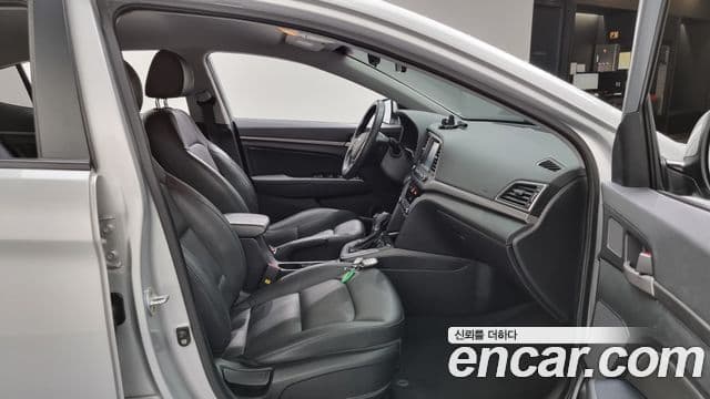 Hyundai Avante AD 1.6 GDI Smart, 2016 10