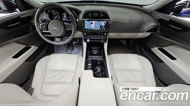 Jaguar XE Prestige, 2017 7