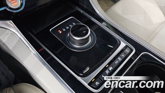 Jaguar XE Prestige, 2017 9