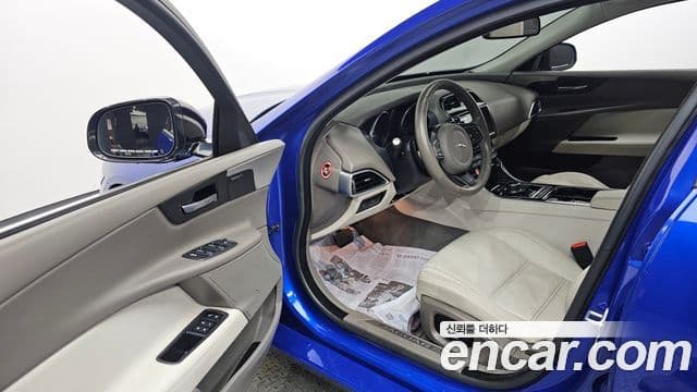 Jaguar XE Prestige, 2017 10