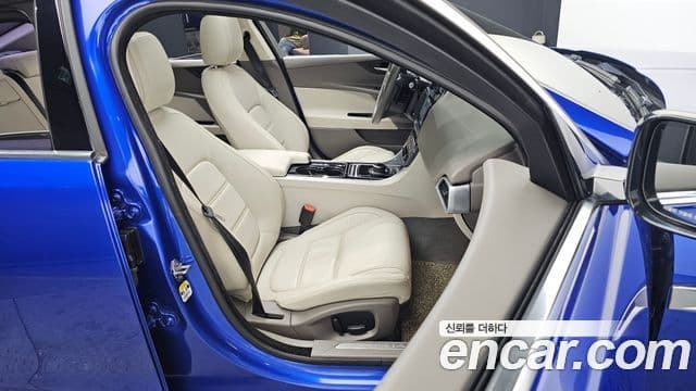 Jaguar XE Prestige, 2017 12