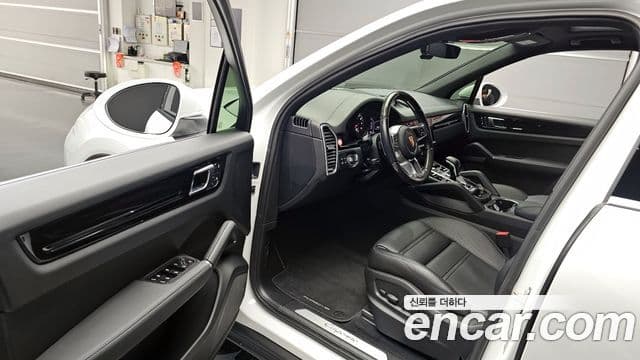 Porsche Cayenne (PO536), 2023 10