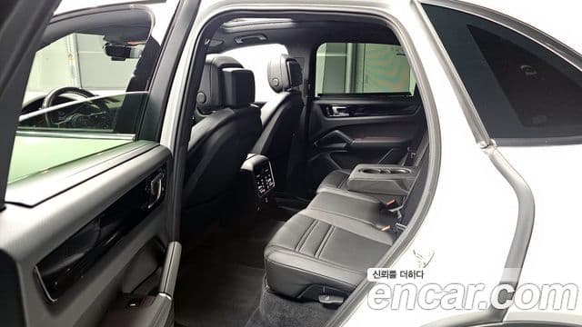 Porsche Cayenne (PO536), 2023 11