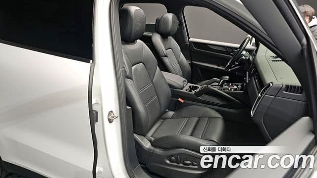 Porsche Cayenne (PO536), 2023 12
