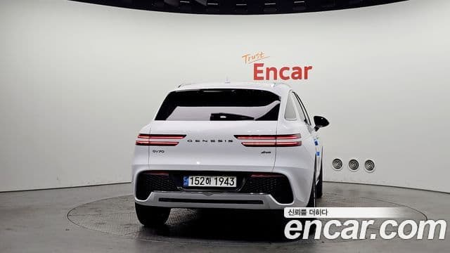 Genesis GV70, 2021 4