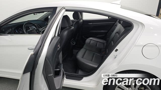 Hyundai Avante AD Modern, 2016 13