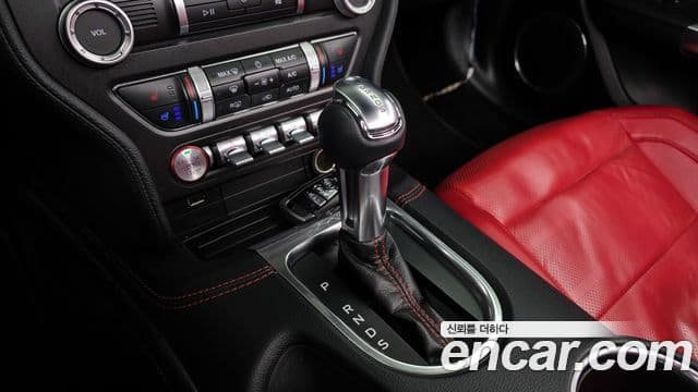 Ford Mustang кабриолет, 2021 9