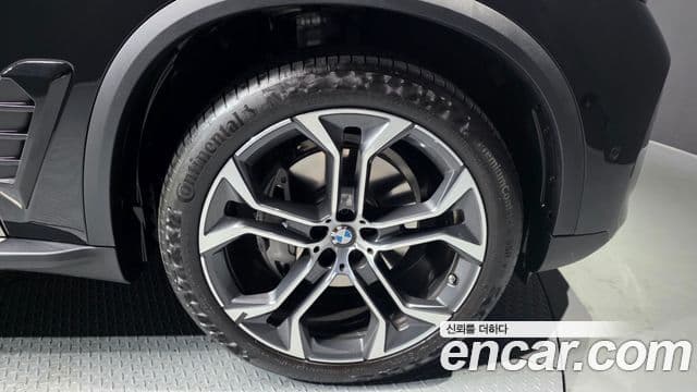 BMW X5 (G05) xDrive 40i xLine, 2025 все фото