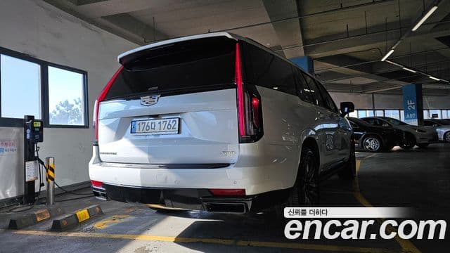 Cadillac Escalade 5세대 ESV Sport Platinum, 2023 4
