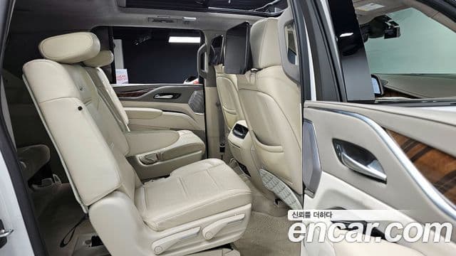 Cadillac Escalade 5세대 ESV Sport Platinum, 2023 11
