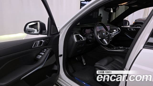 BMW X7 (G07) xDrive 40i M Sport 7인승, 2025 10