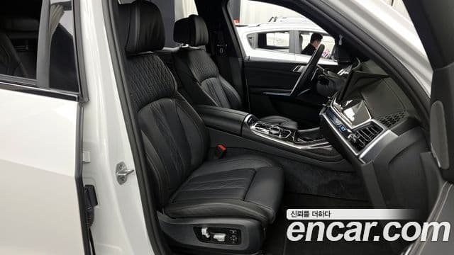 BMW X7 (G07) xDrive 40i M Sport 7인승, 2025 11