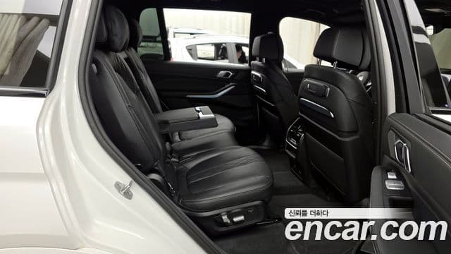 BMW X7 (G07) xDrive 40i M Sport 7인승, 2025 12