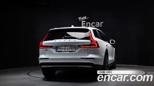 Volvo V60 Cross Country 2세대 B5 Ultimate AWD, 2024 4
