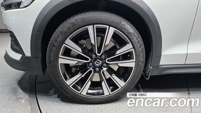 Volvo V60 Cross Country 2세대 B5 Ultimate AWD, 2024 все фото