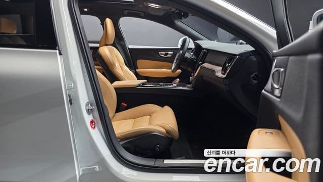 Volvo V60 Cross Country 2세대 B5 Ultimate AWD, 2024 10