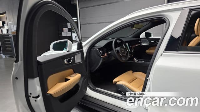 Volvo V60 Cross Country 2세대 B5 Ultimate AWD, 2024 11