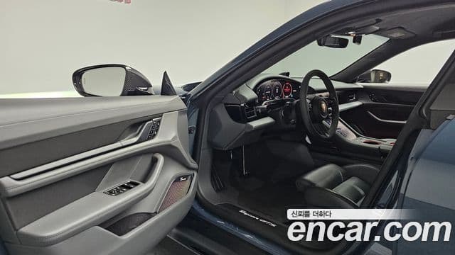 Porsche 타이칸 GTS, 2025 11