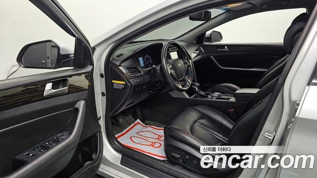 Hyundai LF Sonata Premium, 2017 10