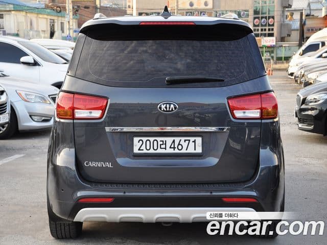 Kia All New Carnival Noblesse, 2016 4