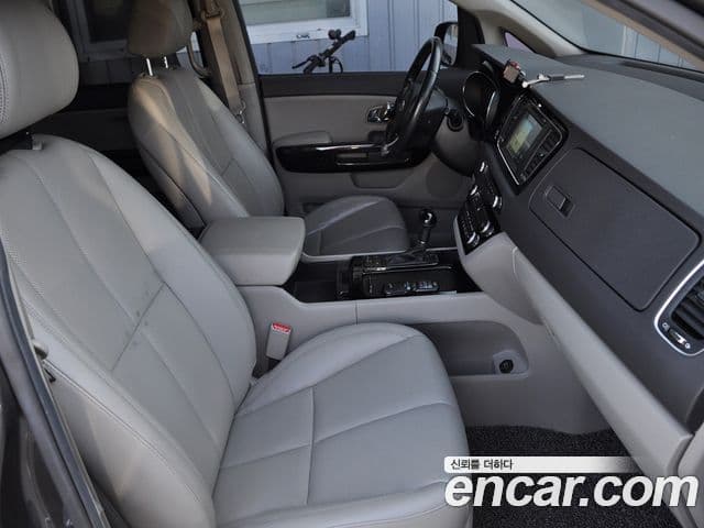 Kia All New Carnival Noblesse, 2016 10