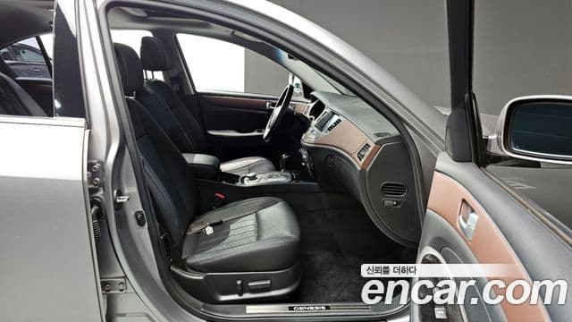 Hyundai Genesis Special, 2013 11