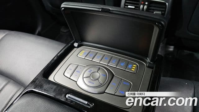 Hyundai Genesis Special, 2013 19