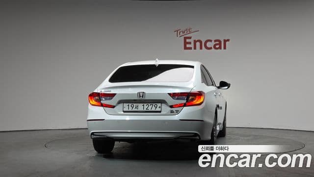 Honda Accord 10세대 2.0 гибрид Туринг (Touring), 2019 4