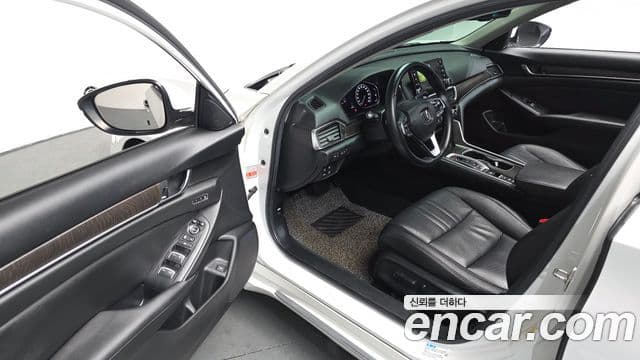 Honda Accord 10세대 2.0 гибрид Туринг (Touring), 2019 11