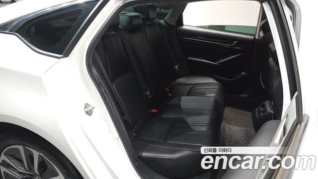 Honda Accord 10세대 2.0 гибрид Туринг (Touring), 2019 12