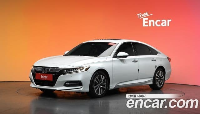 Honda Accord 10세대 2.0 гибрид Туринг (Touring), 2019 1