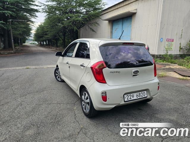 Kia All New Morning Deluxe Trendy, 2014 4