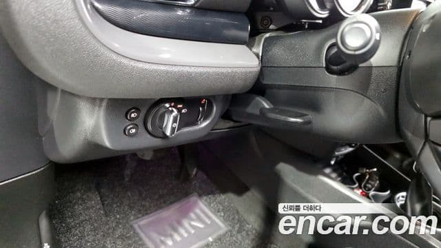 Mini Cooper 클럽맨 2세대, 2019 17