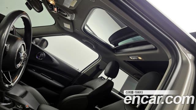 Mini Cooper 클럽맨 2세대, 2019 19