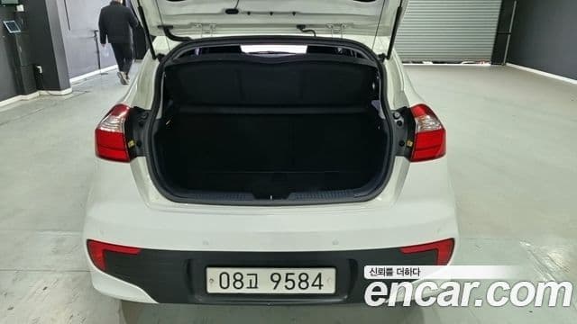 Kia The / новый New Pride Luxury, 2017 12