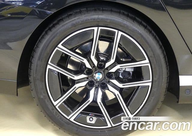 BMW 7시리즈 (G70) 740i xDrive M Sport, 2025 все фото