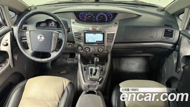 KG모빌리티(SsangYong) Korando 투리스모 4WD 11인승 Adventure 60th Edition, 2015 7