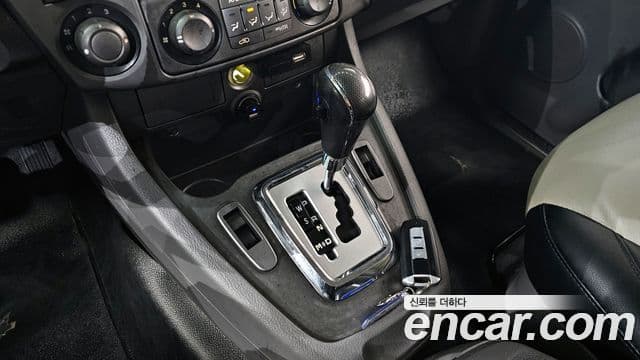 KG모빌리티(SsangYong) Korando 투리스모 4WD 11인승 Adventure 60th Edition, 2015 9