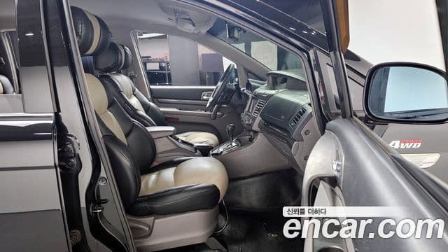 KG모빌리티(SsangYong) Korando 투리스모 4WD 11인승 Adventure 60th Edition, 2015 10