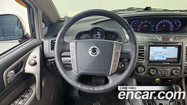 KG모빌리티(SsangYong) Korando 투리스모 4WD 11인승 Adventure 60th Edition, 2015 13