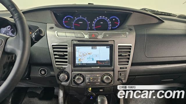 KG모빌리티(SsangYong) Korando 투리스모 4WD 11인승 Adventure 60th Edition, 2015 14