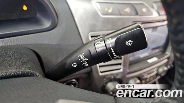 KG모빌리티(SsangYong) Korando 투리스모 4WD 11인승 Adventure 60th Edition, 2015 17