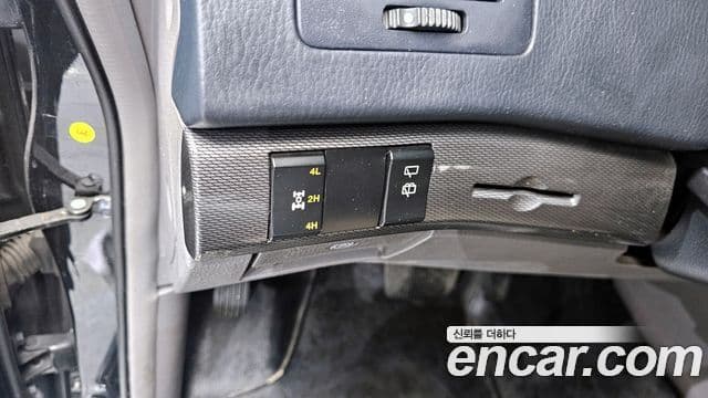 KG모빌리티(SsangYong) Korando 투리스모 4WD 11인승 Adventure 60th Edition, 2015 19