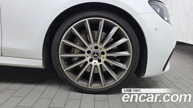 Mercedes-Benz E-класс W213 AMG Line, 2022 все фото