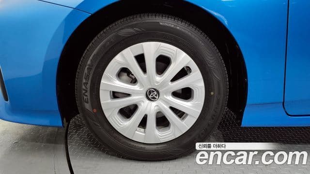 Toyota 프리우스 4세대, 2021 все фото