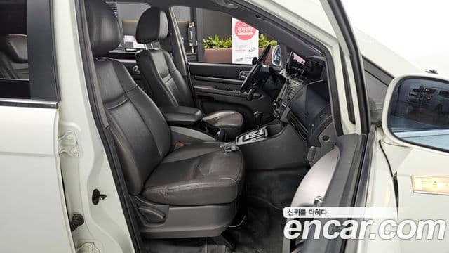 KG모빌리티(SsangYong) Korando 투리스모 4WD GT 9인승, 2015 10