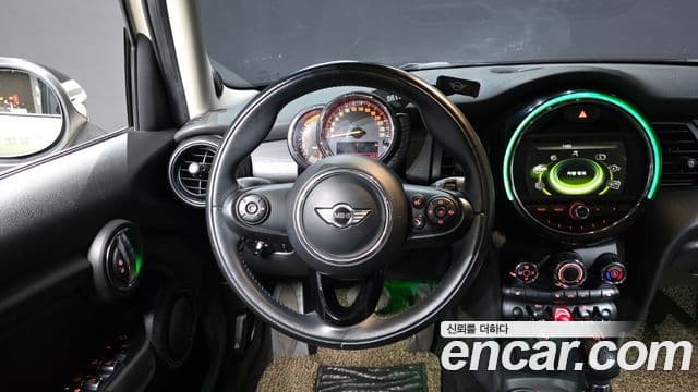 Mini Cooper D 3세대, 2016 13
