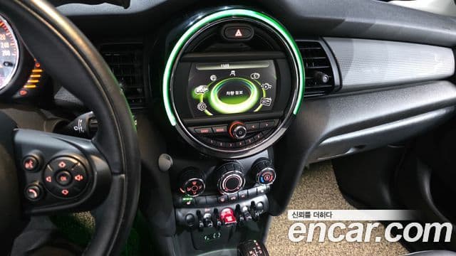 Mini Cooper D 3세대, 2016 15