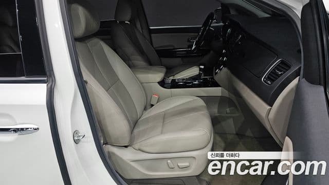 Kia The / новый New Carnival VIP, 2019 10